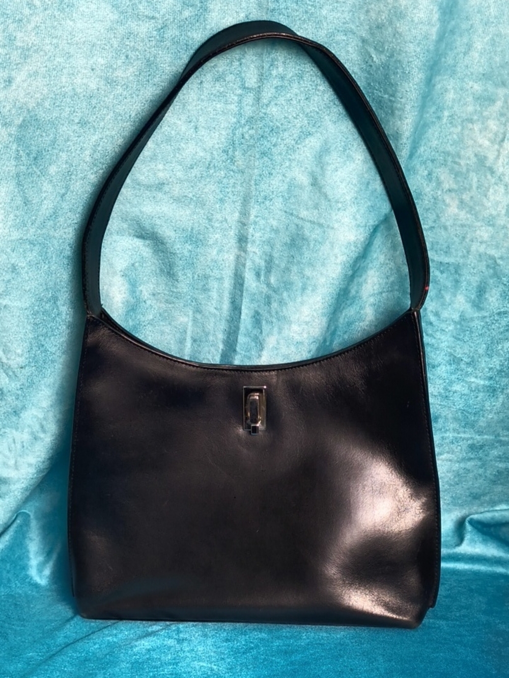 Gucci 90's Y2K Black Leather Silver Hardware Snap Shoulder Strap Bag Purse